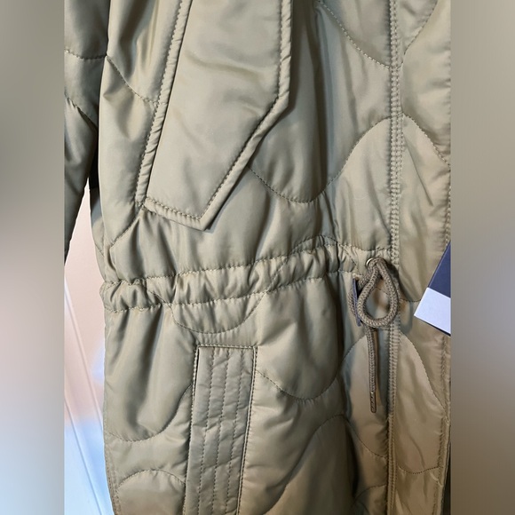 Women’s GAP Quilted Jacket - Picture 5 of 7